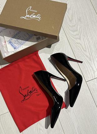 Шкіряні туфлі човники на шпильці christian louboutin з червоною підошвою