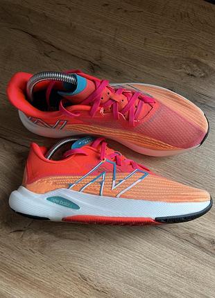 Кросівки жіночі new balance fuelcell rebel v2 помаранчеві 40 розмір