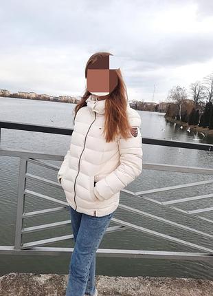 Жіночий пуховик tommy hilfiger молочного кольору, розмір s