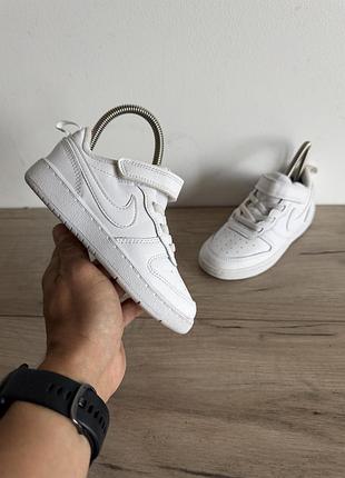 Кросівки дитячі шкіряні білі nike оригінал розмір 26