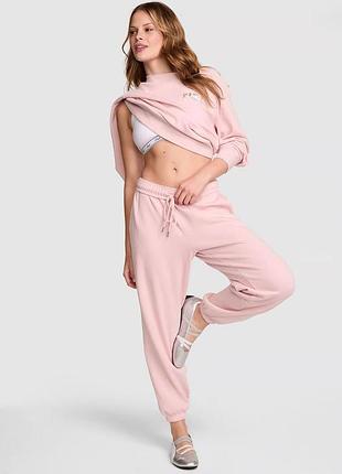 Женские спортивные штаны на флисе victorias secret pink campus fleece.