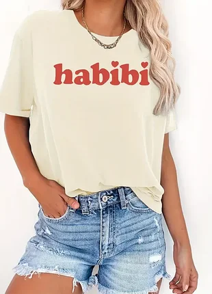 Кремовая футболка с надписью habibi