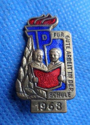 Германия гдр общий знак за успехи в обучении 1968 год латунь no028