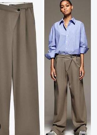 Брюки zara широкие оливковые с косой застежкой на м/л размер