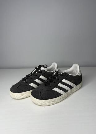 Кросівки дитячі adidas gazelle графітові з білими смужками