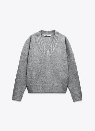 Сірий светр zara з v-образним вирізом