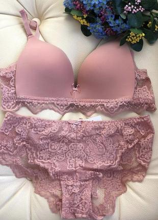 Женские наборы белья,комплекты,бюстгальтера,труси,стринги