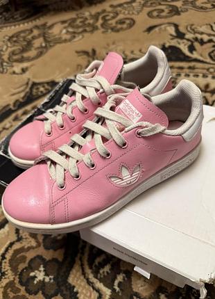 Кросівка  аdidas  оригінальні в гарному стані .
