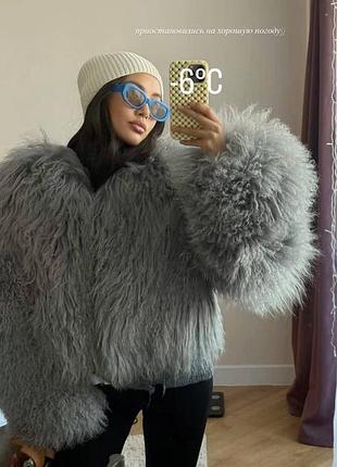 Сіра шубка з лами на зиму