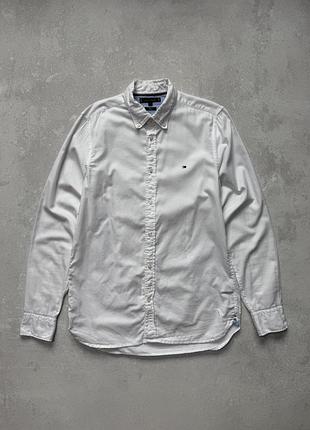 Біла чоловіча сорочка від бренду tommy hilfiger slim fit