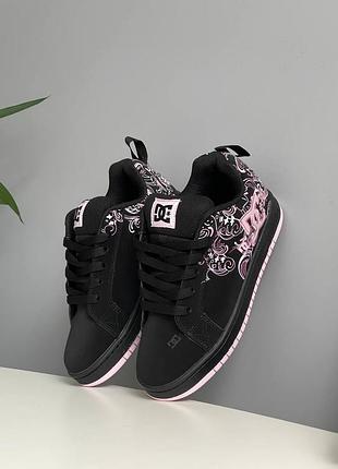 Dc court graffik black pink 300525