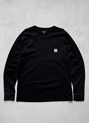 Чорний чоловічий лонгслів від бренду carhartt з нагрудним карманом