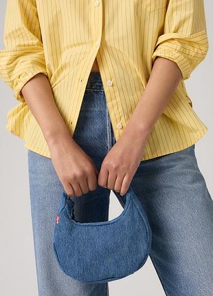 Женская сумка levi’s baby brooklyn bag 004a20000 - синяя джинсовая мини-сумка багет (полумесяц). оригинал.