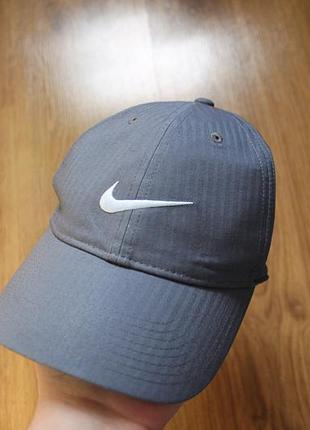 Бейсболка кепка унисекс nike legacy91 golfhat с текстурным узором и вышитым белым логотипом