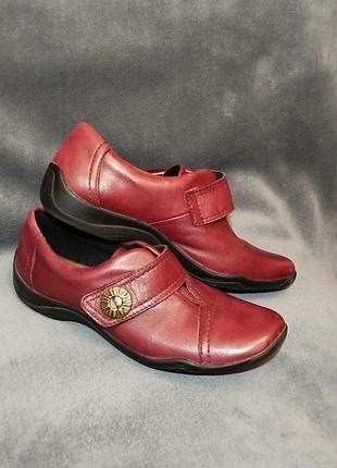 Clarks.женщи красно-бордовые туфли.