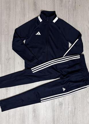 Класний спортивний комплект adidas оригінал р.152