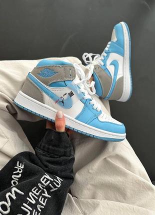 Жіночі біло-блакитні кросівки nike jordan 1 retro high obsidian unc х джордан 36