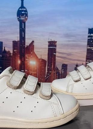 Детские кроссовки adidas stan smith cf (ee8485) размер 25.5, длина стельки 16 см, икрана производства: индия (made in india)  
натуральная кожа