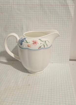 Фарфоровый молочник из коллекции mariposa от немецкого производителя villeroy &amp; boch.
