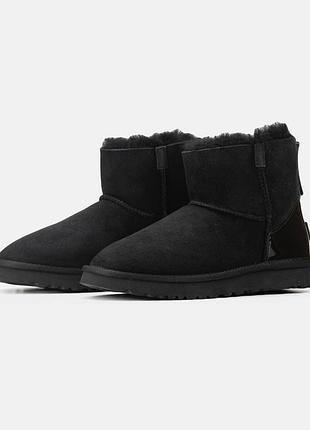 Ugg mini black zip lacquer 2