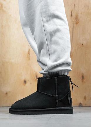 Ugg mini black zip lacquer 5