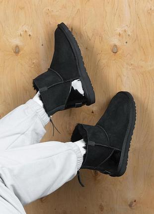 Ugg mini black zip lacquer 4