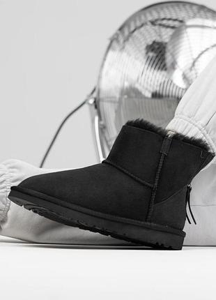 Ugg short zip black