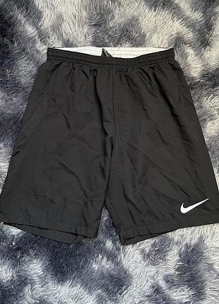 Спортивні шорти бренду nike , оригінал, розмір s