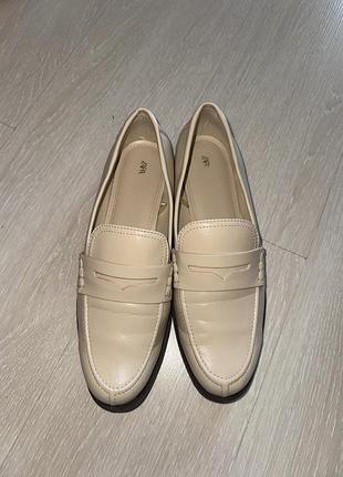 Лофери жіночі zara бежеві