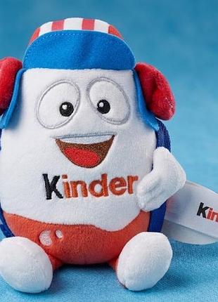 М'яка колекційна іграшка kinderino pilot plush  limited від бренду kinder (ferrero) у форматі пілота / мандрівника.