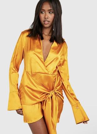 Крута атласна жіноча сукня від boohoo 🧡