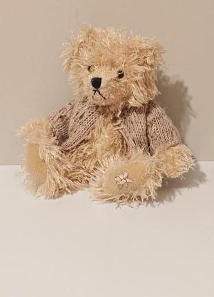 Bear  ведмедик сеттлер (settler bears) —в в'ящаному кардигані), висота близько 22 см., коллекційний ведмедик