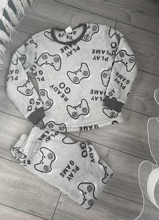 Піжама для хлопчика махрова сіра з принтом геймпадів, розмір 134