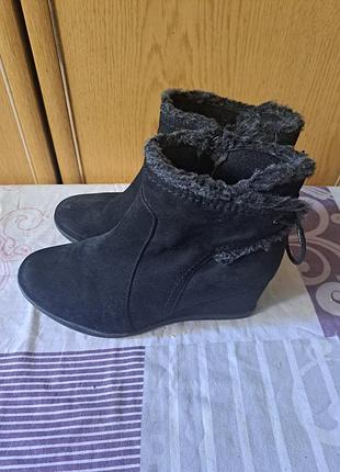 Чоботи жіночі