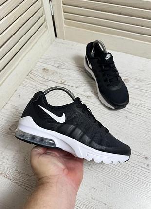 Кррсівки nike air max invigor