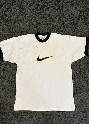 Футболка чоловіча nike біла з чорним коміром