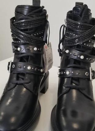 Шкіряні чоботи zara в заклепках і з камінням