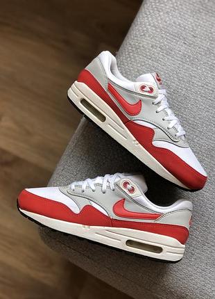Кросівки жіночі nike білі з червоним