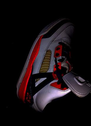 Кросівки чоловічі jordan spizike grape білі з червоним