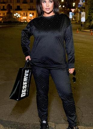 Велюровый костюм со стразами