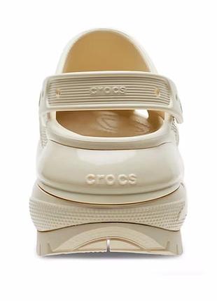 Крокси crocs classic mega crush bone 5