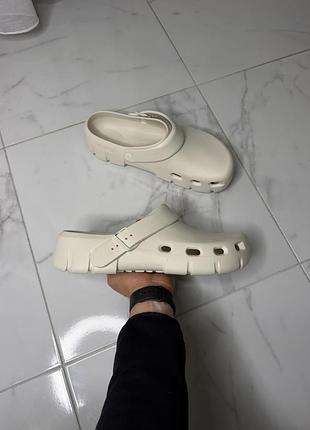 Брендові клоги сабо birkenstock з ремінцем (кремові/молочні) 45р