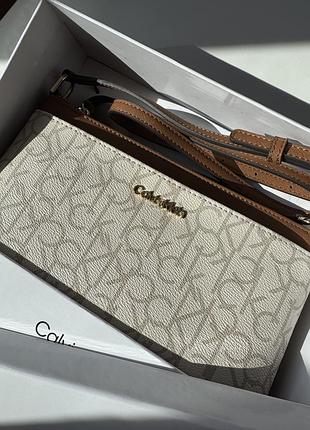 Сумка через плече жіноча calvin klein бежево-коричнева