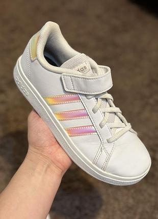 Оригінальні дитячі кросівки adidas 34 розмір (21см) б/в