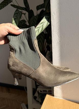 Жіночі ботильйони-панчохи kitten heel хакі