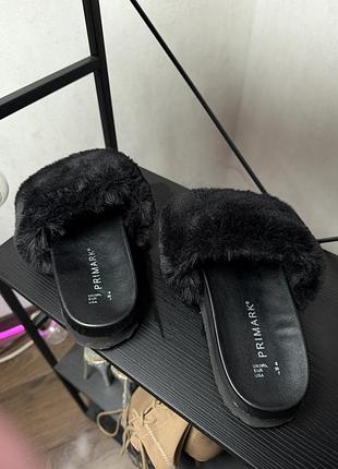 Жіночі шльопанці primark чорні, хутряні