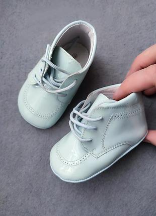 Кожаные лаковые ботиночки пинетки для малышей британского бренда kiddie boutique