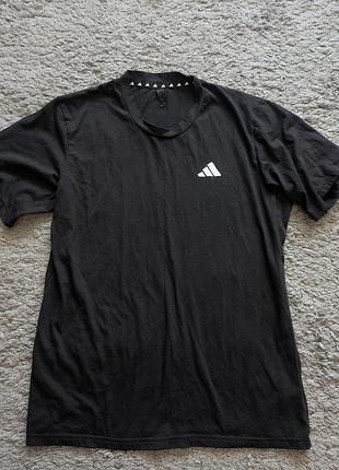 Базова футболка adidas, size m, стан відмінний, плечі 44 підпахви 52 довжина 70