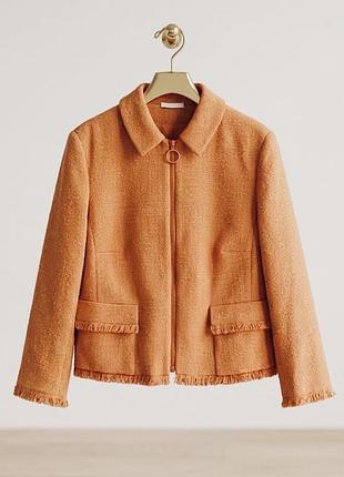 Жакет премиального бренда выполнен из роскошного 100% mulberry silk