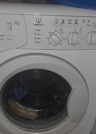 Пральна машина indesit з фронтальним завантаженням